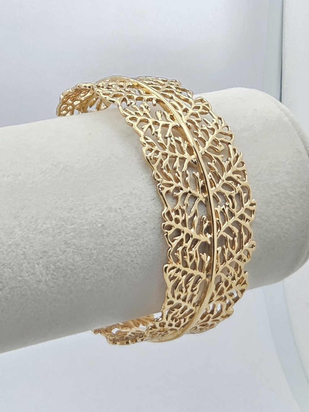 ​Stella & Dot Gold Tone Filigree Coral Leaf Cuff Bracelet